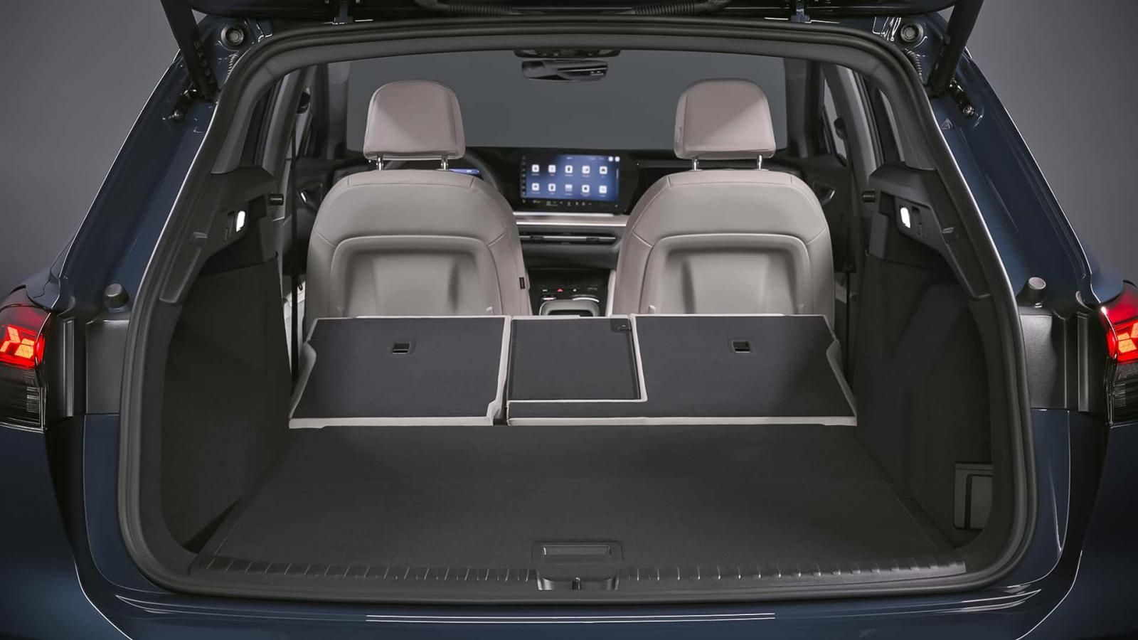 Audi Q4 e-tron: Αναβαθμισμένο με μεγαλύτερη αυτονομία & τρεις οθόνες 